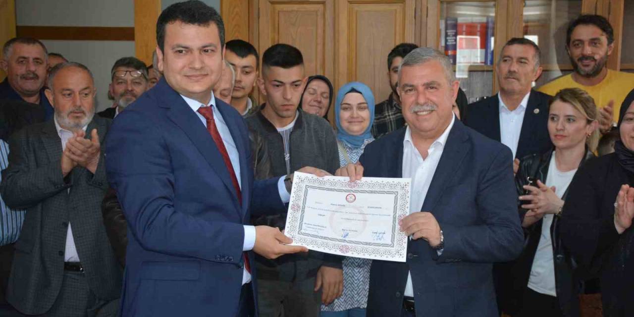 Ak Parti’li Nazım Maviş 3. Kez Mazbatasını Aldı