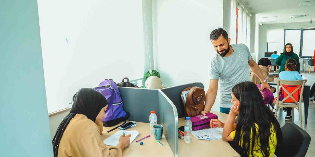 Yenişehir Belediyesi’nden Öğrenci Ve Engellilere Hijyen Seti Desteği