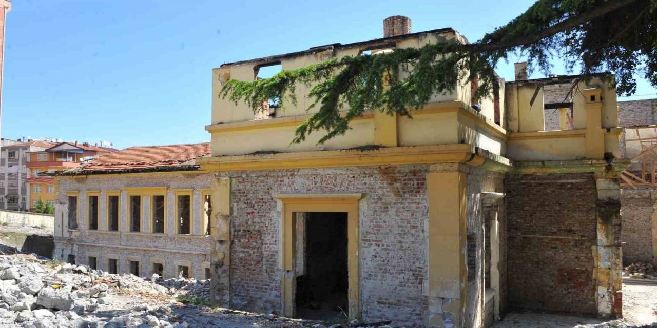 121 Yıllık Hastane Binası Restore Ediliyor