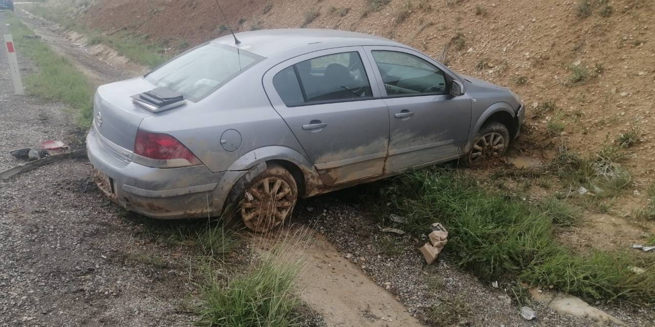 Otomobil Yoldan Çıktı: 1’i Çocuk 3 Yaralı