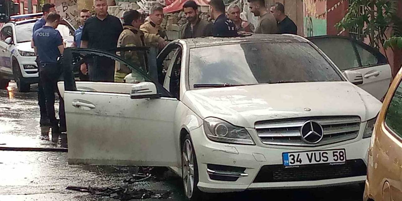 Beyoğlu’nda Park Halindeki Araç Alev Alev Yandı