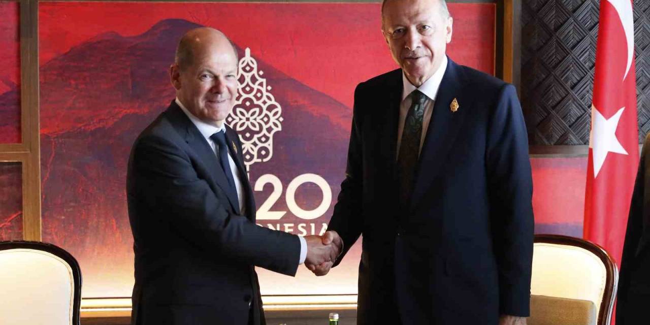 Almanya Başbakanı Scholz, Cumhurbaşkanı Erdoğan’ı Almanya’ya Davet Etti