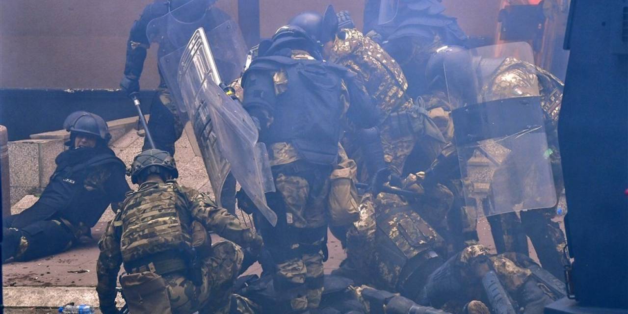 Kosova’daki Olaylarda 25’i Kfor Askeri 75 Kişi Yaralandı