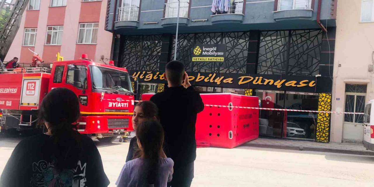 Bilecik’te İntihara Teşebbüs Eden Şahsı Görenler Hemen Canlı Yayın Açtı