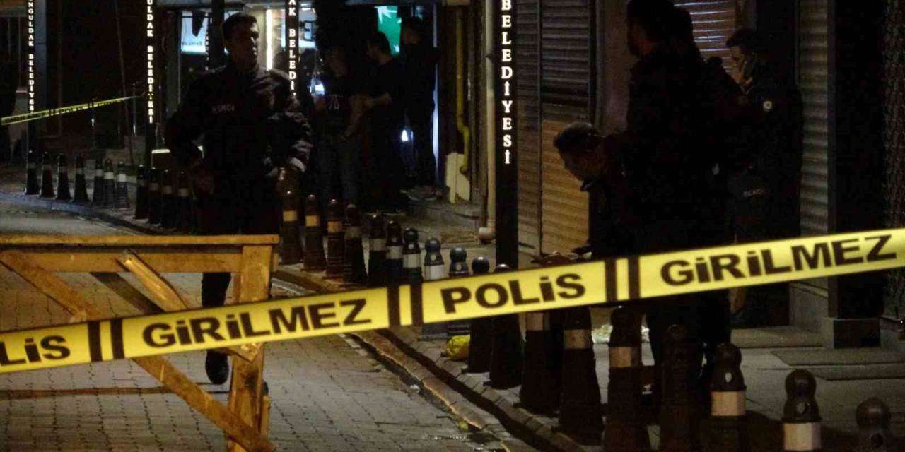 Elinde Pompalı Tüfekle Sokak Ortasında Ateş Açtı