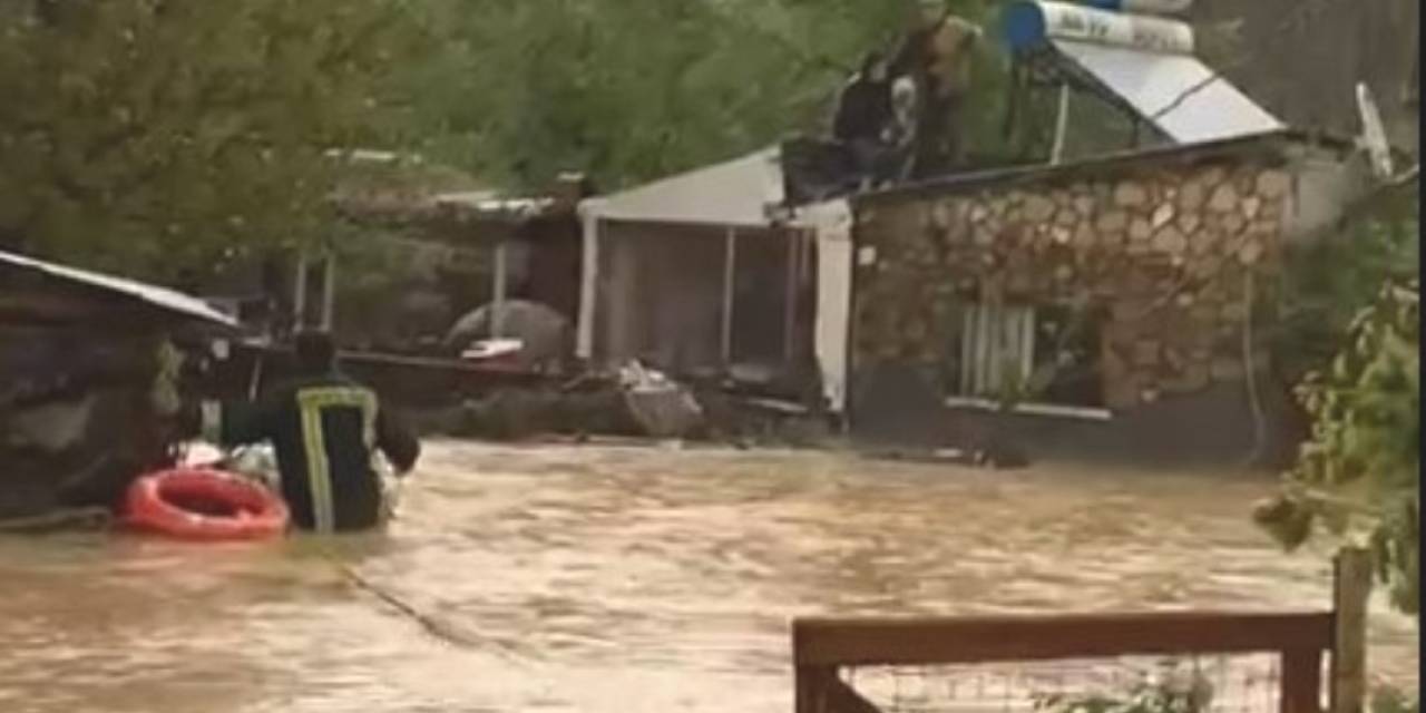 Simav’da Selde 67 Evi Ve Bir Besihaneyi Su Bastı, 20 Hayvan Telef Oldu