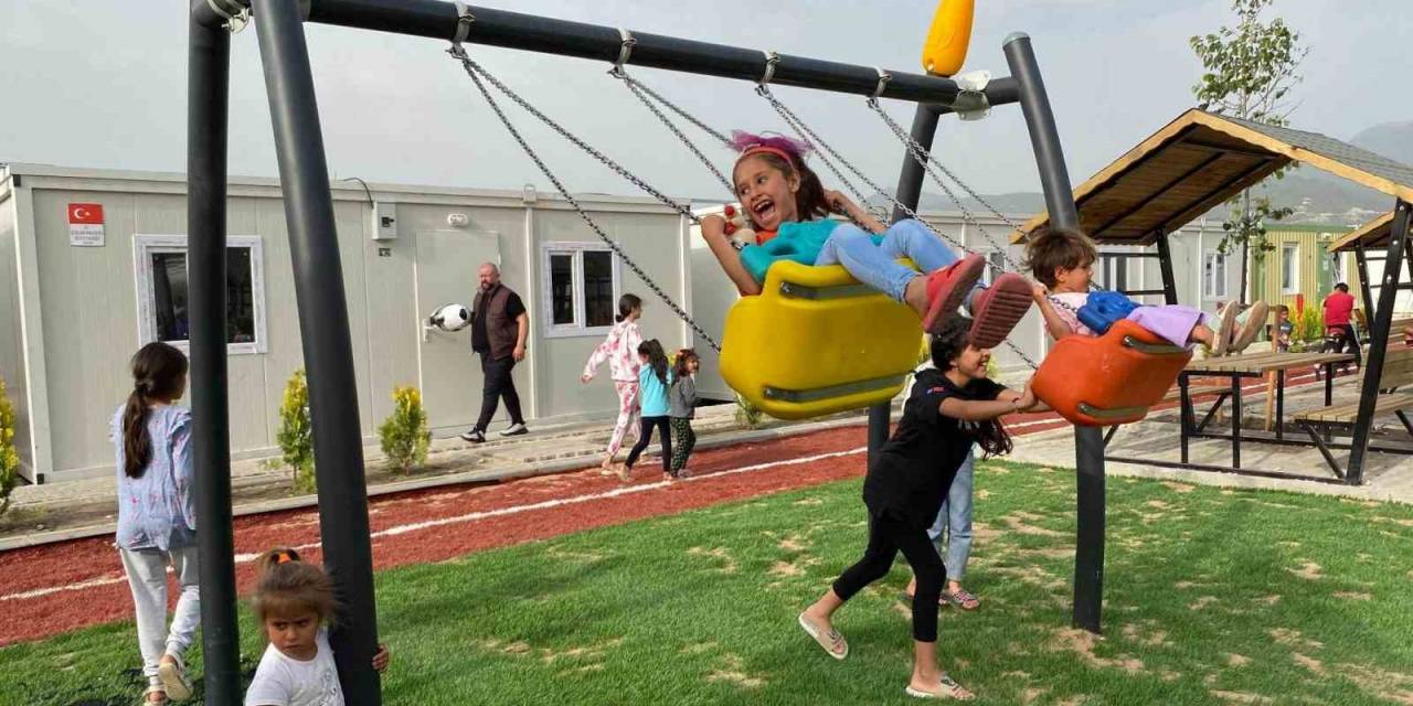 Osmaniye’de Çocuklar Gülsün Diye Konteyner Kente Çocuk Parkı