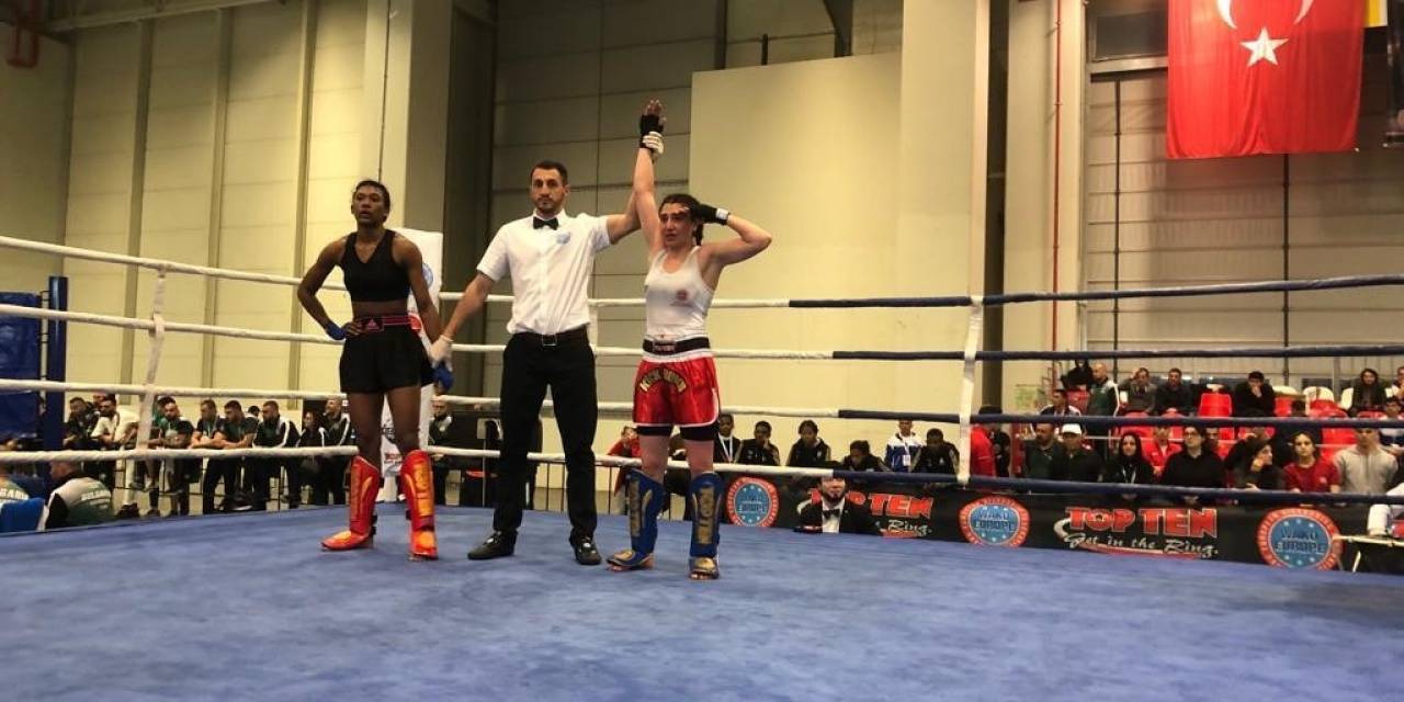 Kız Çocuğu Kick Boks Yapamaz Diyenlere Aldırmadı, Dünya Şampiyonu Oldu