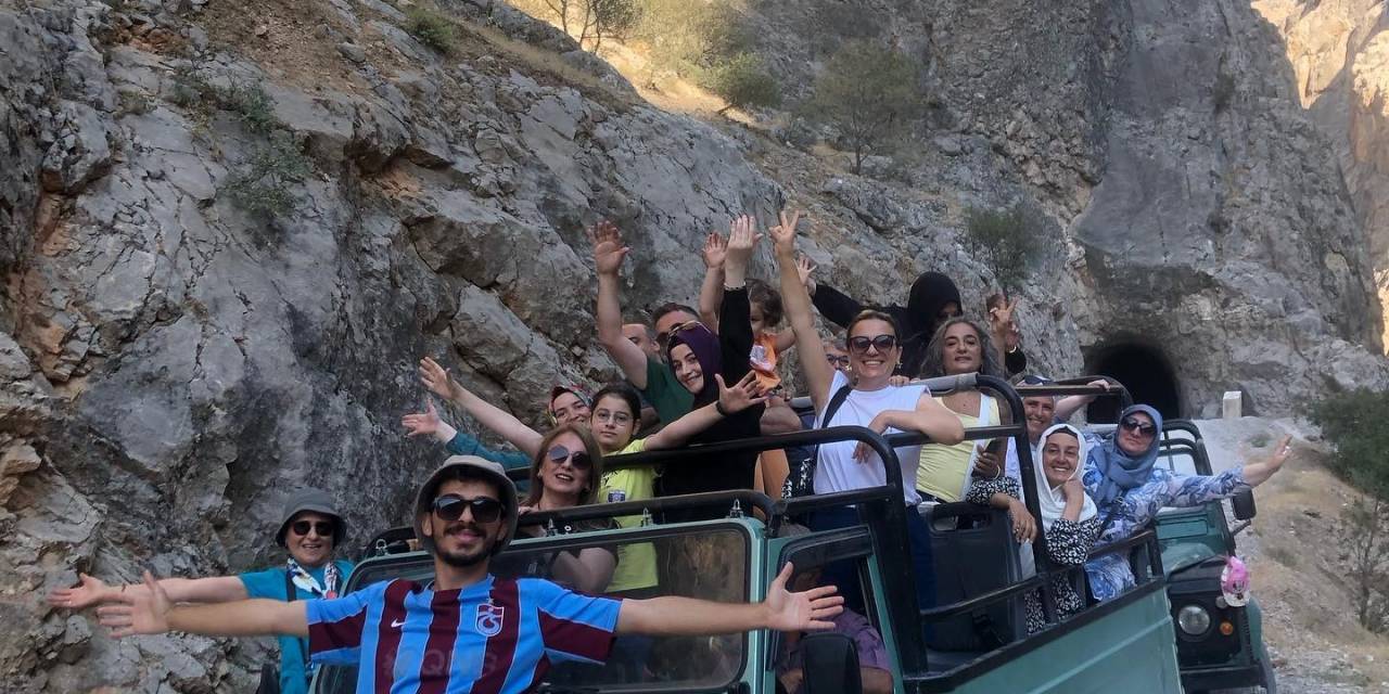 Sakin Şehir Kemaliye, Yaz Aylarında İlçe Nüfusunun 10 Katı Ziyaretçi Ağırlıyor