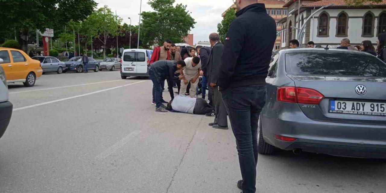 Motosikletin Çarptığı Yaya Yaralandı