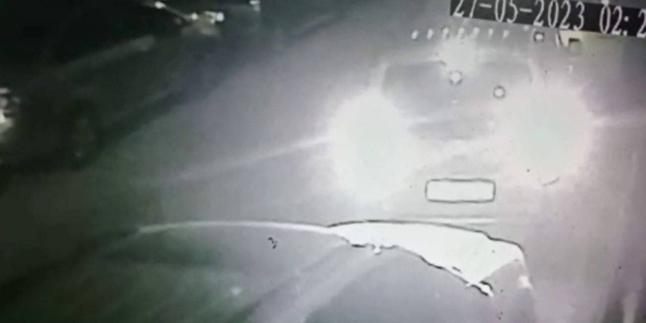 Sultangazi’de Lüks Araca Çarpıp Kaçtılar: O Anlar Kamerada