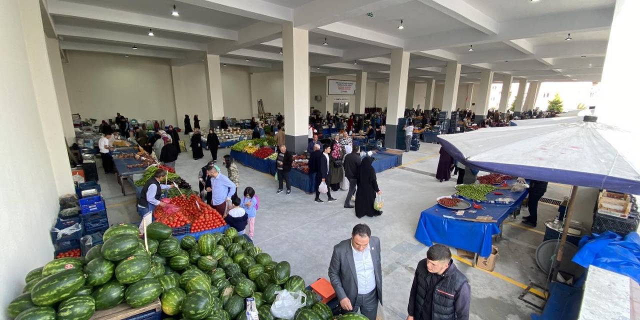 Pursaklar’da Karaca Pazar Alanı Yenilenen Yüzü İle Hizmette