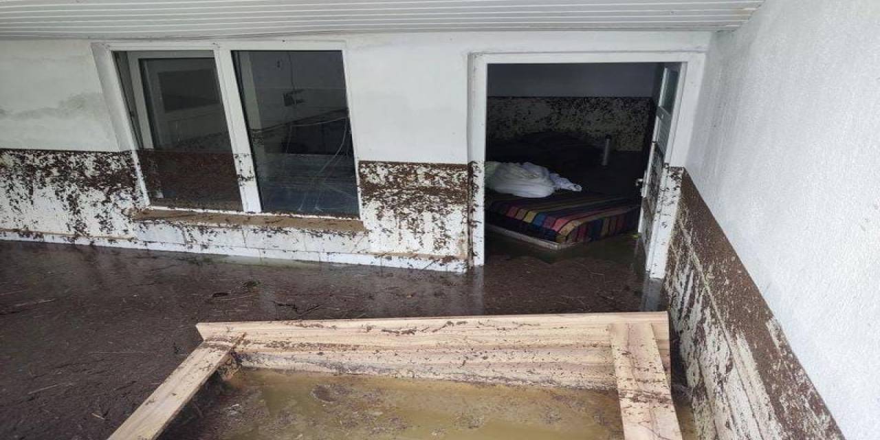 Denizli’de Kuvvetli Yağış Dereleri Taşırdı, Yolları Göle Çevirdi