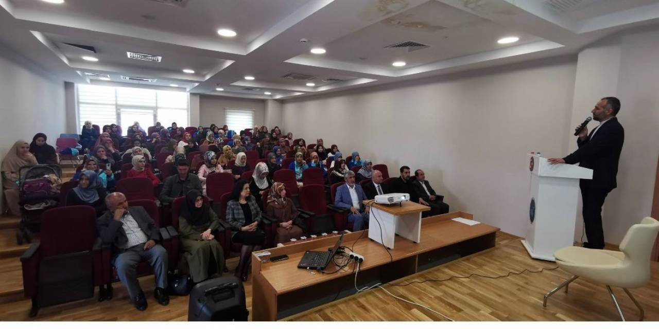 Lisans Eğitimlerini Tamamlayan 100 Bayan Öğrenci Mezun Oldu