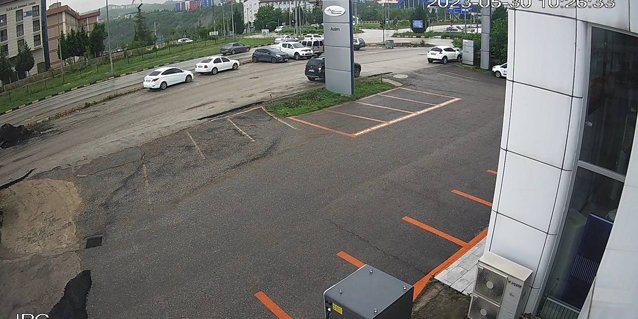 Kırmızı Işıkta Bekleyen Otomobile Böyle Çarptı