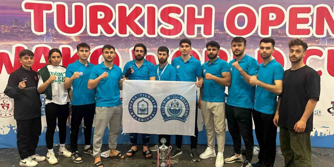 Kick Boks Turnuvasında Yıldırım Rüzgarı