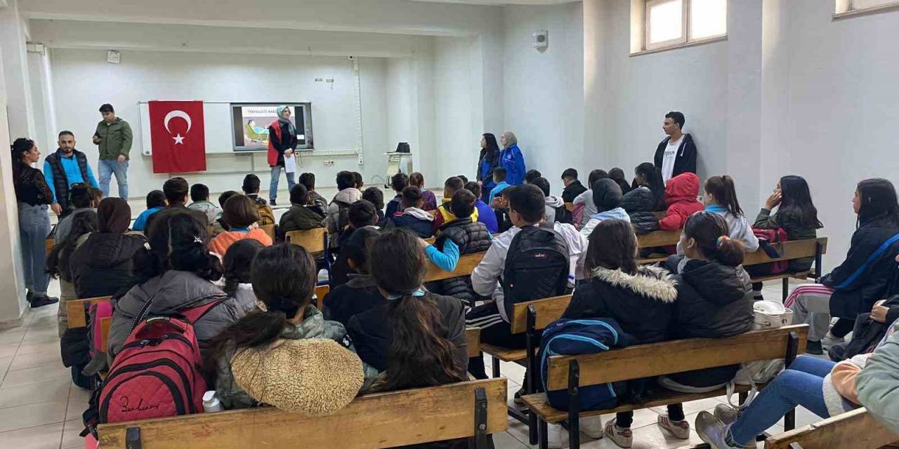 Gençlere Yaz Kampları Anlatıldı