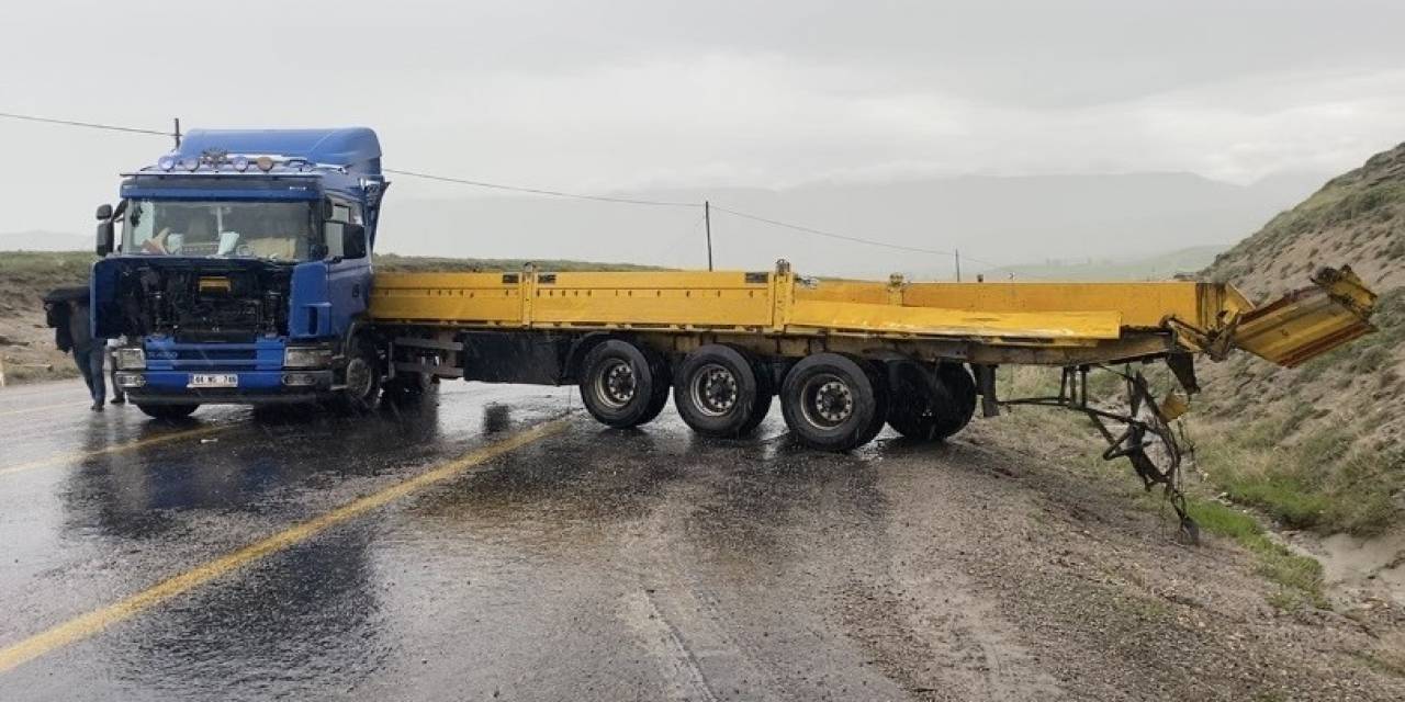 Tır İle Servis Minibüsü Çarpışmış 5 Kişi Hayatını Kaybetmişti: Tır Sürücüsü Tutuklandı