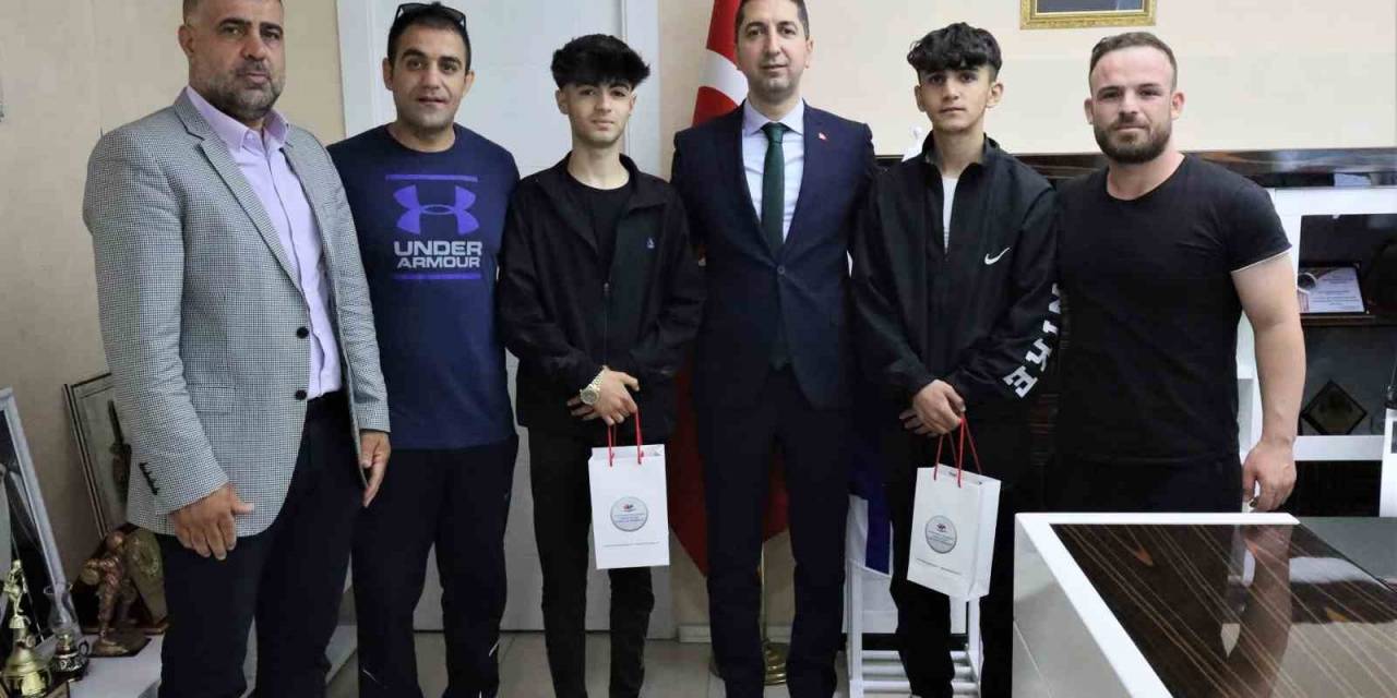 Elazığlı Güreşçilerden İki Madalya