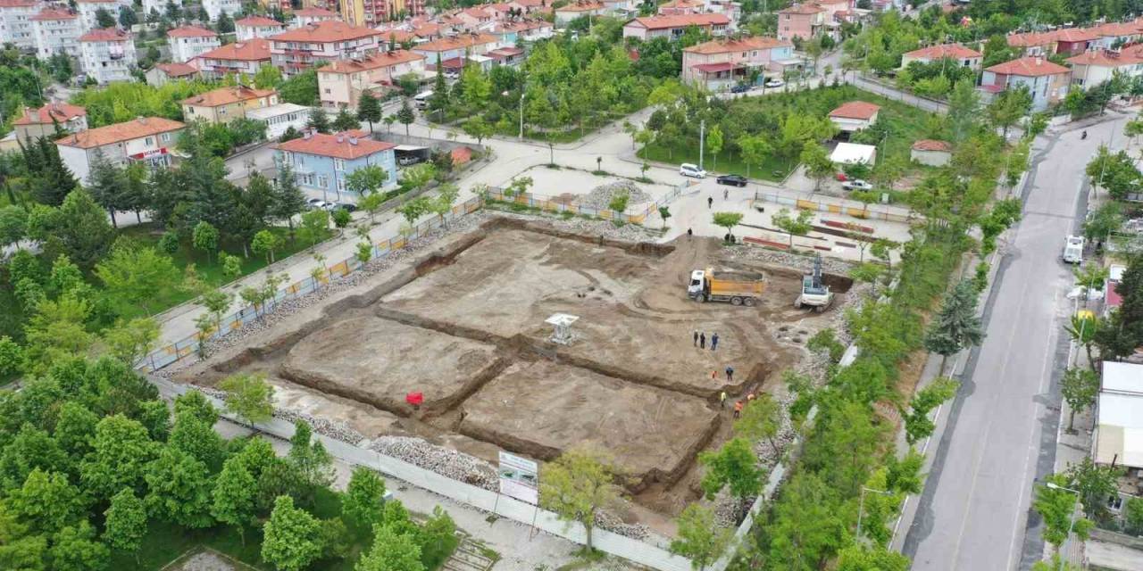 Binbirevler Kapalı Pazaryerinde Çalışmalar Devam Ediyor