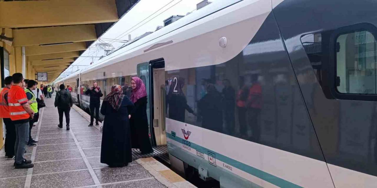 Bakan Karaismailoğlu: "3’üncü Tren Setinin Bu Yılın 3’üncü Çeyreğinde Hazır Hale Getirilmesi Planlanıyor"