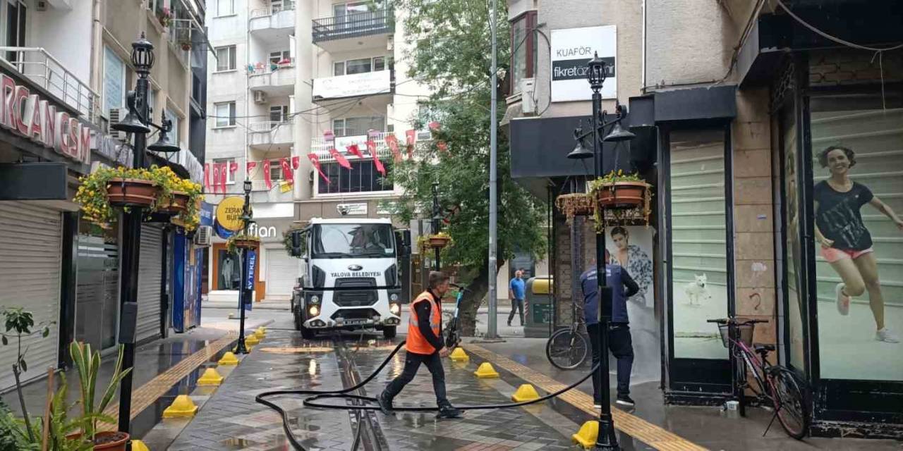 Yalova Belediyesi’nden Cadde, Sokak Ve Parklarda Hummalı Çalışma