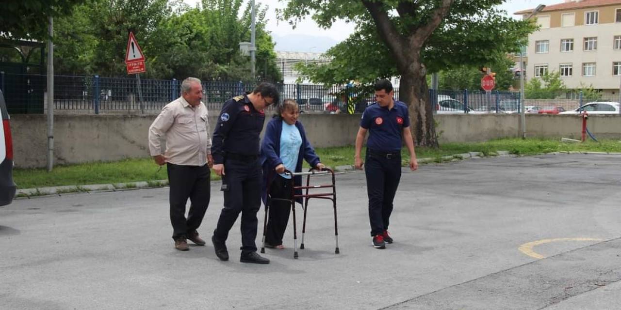 Tek Ayakları İle Kendilerini Kurtaran Ekipleri Ziyaret Ettiler