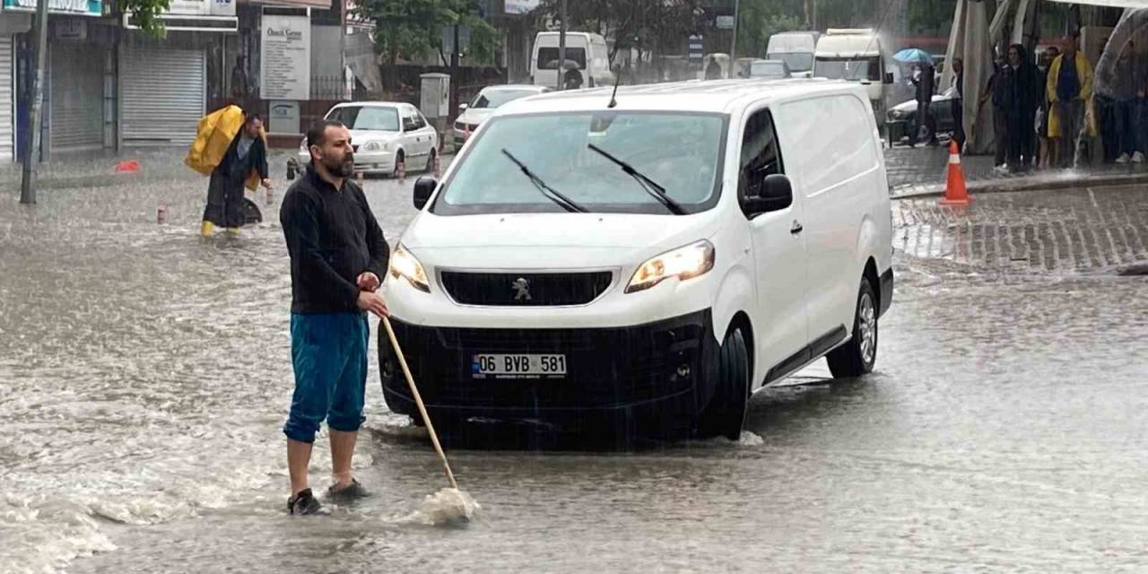 Başkent’te Sağanak Yağış: Yenişehir Pazarı Önü Sular Altında Kaldı, Vatandaşlar Zor Anlar Yaşadı
