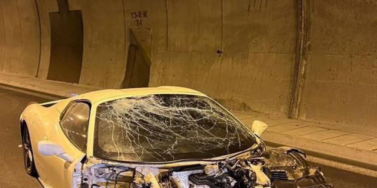 Ünlü Modifiyeci Ünal Turan, Ferrari İle Kaza Yaptı: 14 Milyon Liralık Araç Pert Oldu