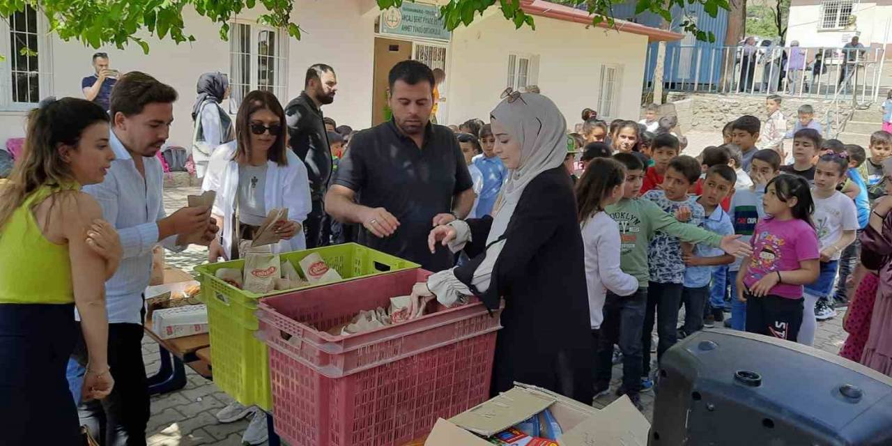 Depremzede Öğrencilere Öğretmenler Moral Oldu