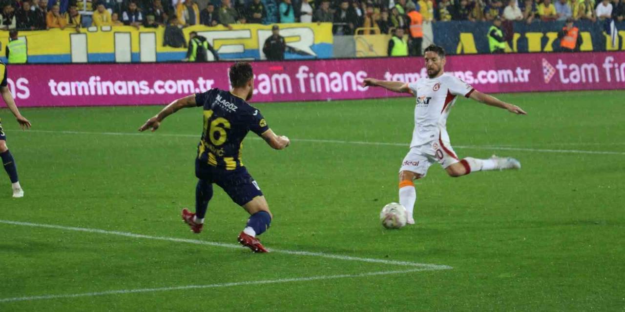 Spor Toto Süper Lig: Mke Ankaragücü: 1 - Galatasaray: 2 (ilk Yarı)