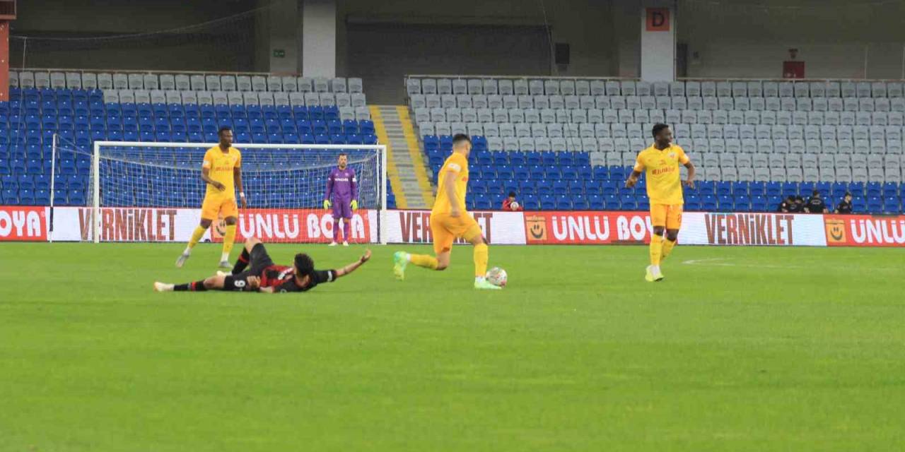 Spor Toto Süper Lig: Fatih Karagümrük: 2 - Kayserispor: 0 (ilk Yarı)