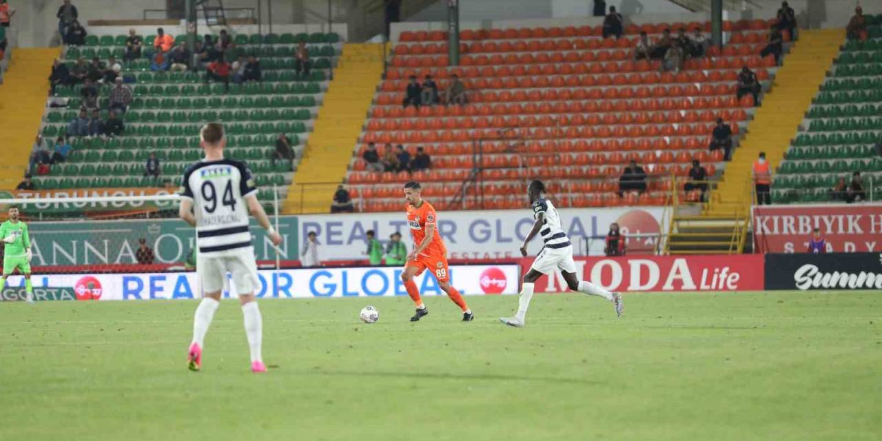 Spor Toto Süper Lig: Corendon Alanyaspor: 0 - Kasımpaşa: 0 (ilk Yarı)