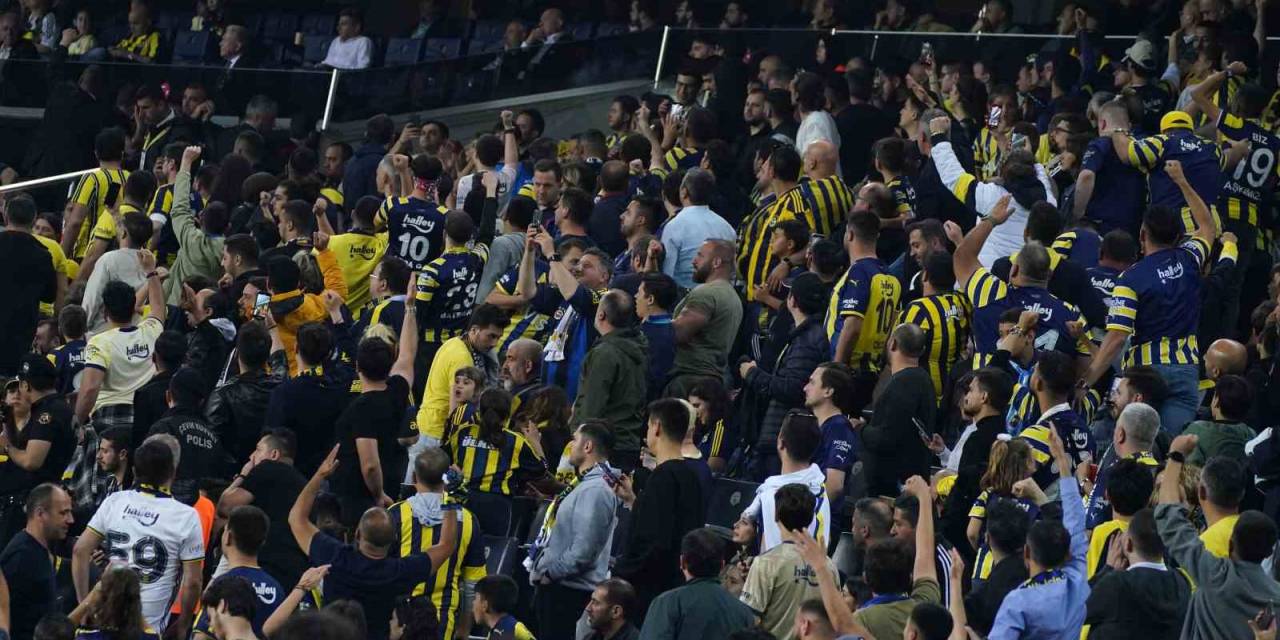 Fenerbahçe Tribünlerinde ’yönetim İstifa’ Sesleri