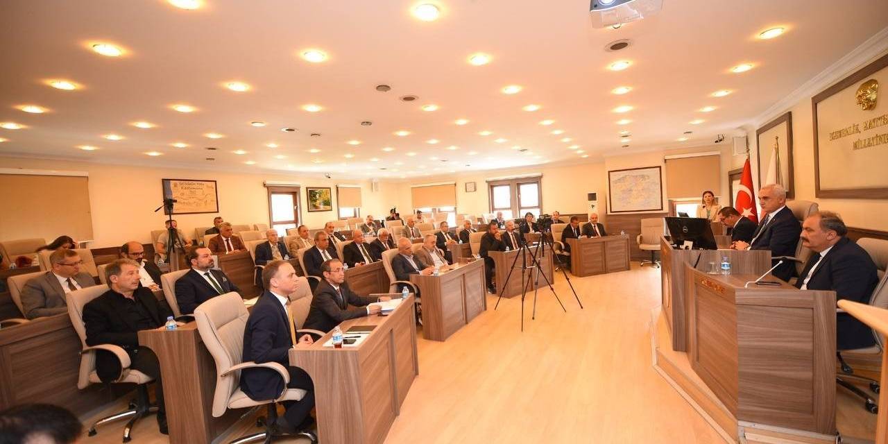 Tosya Belediye Başkanı Kavaklıgil: "tosya Diğer İlçelerimizle Birlikte Yarışabilecek Potansiyele Sahip Bir İlçe"