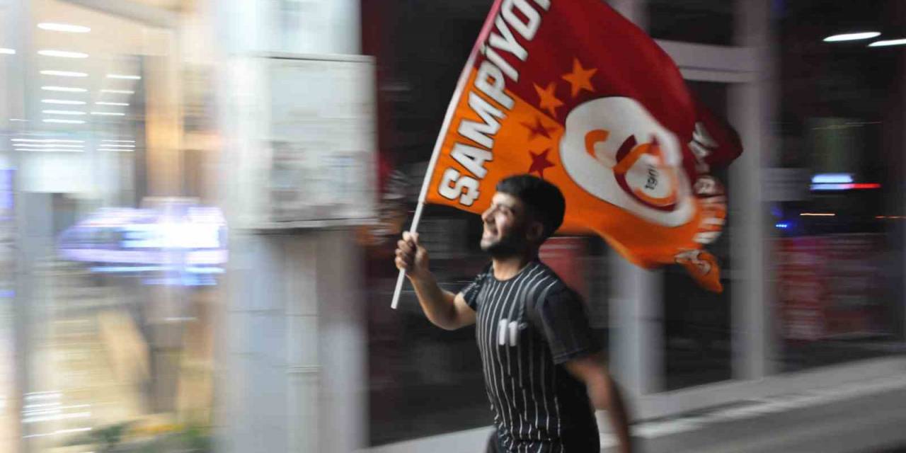 Kars’ta Galatasaraylılar Sokaklara Döküldü