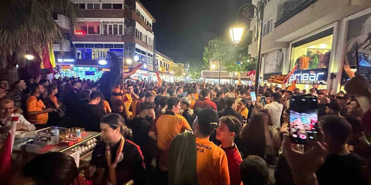 Kuşadası’nda Galatasaray’ın Şampiyonluğu Kutlandı