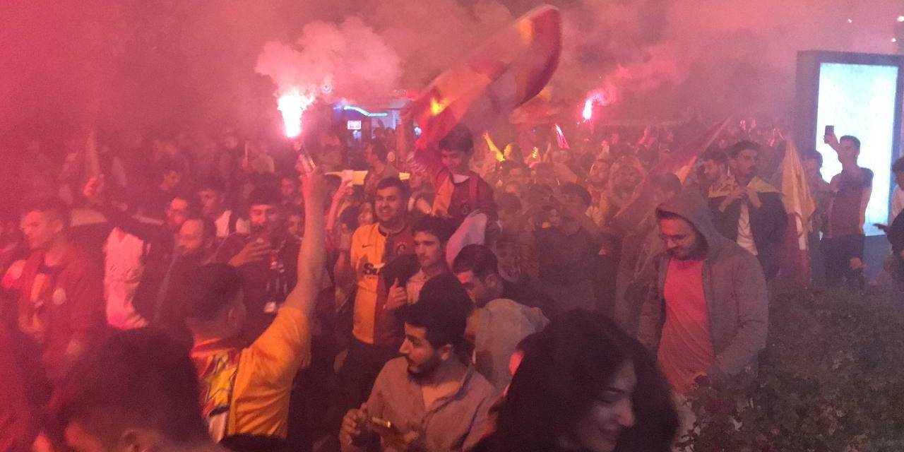 Edirne’de Meşaleli Şampiyonluk Sevinci