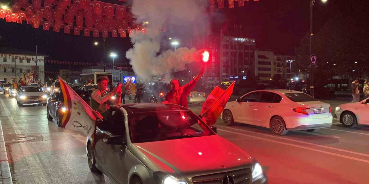 Sivas’ta Galatasaraylı Taraftarlar Şampiyonluğun Keyfini Çıkardı