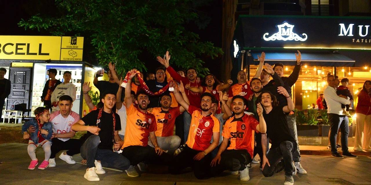 Kahramanmaraş’ta Galatasaray Taraftarları Şampiyonluğu Coşkuyla Kutladı