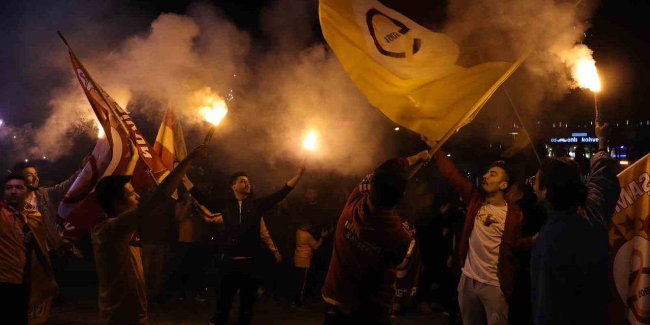 Kayseri’de Halaylı Kutlama