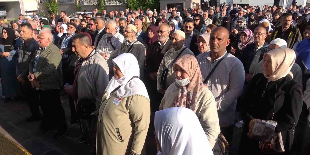 Kutsal Yolculuk Başladı: Kırıkkale’den İlk Hac Kafilesi Yola Çıktı