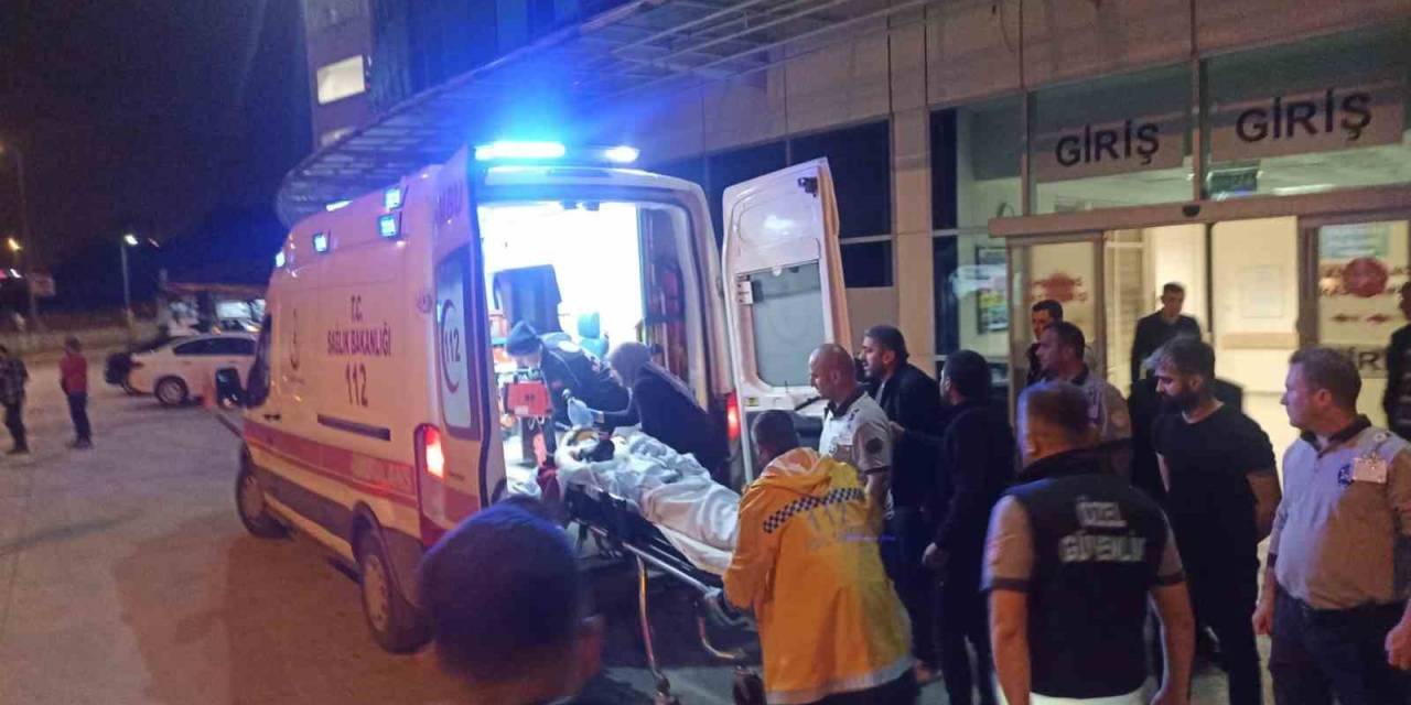 Alkollü Mekanda Husumetlisini Silahla Ağır Yaraladı
