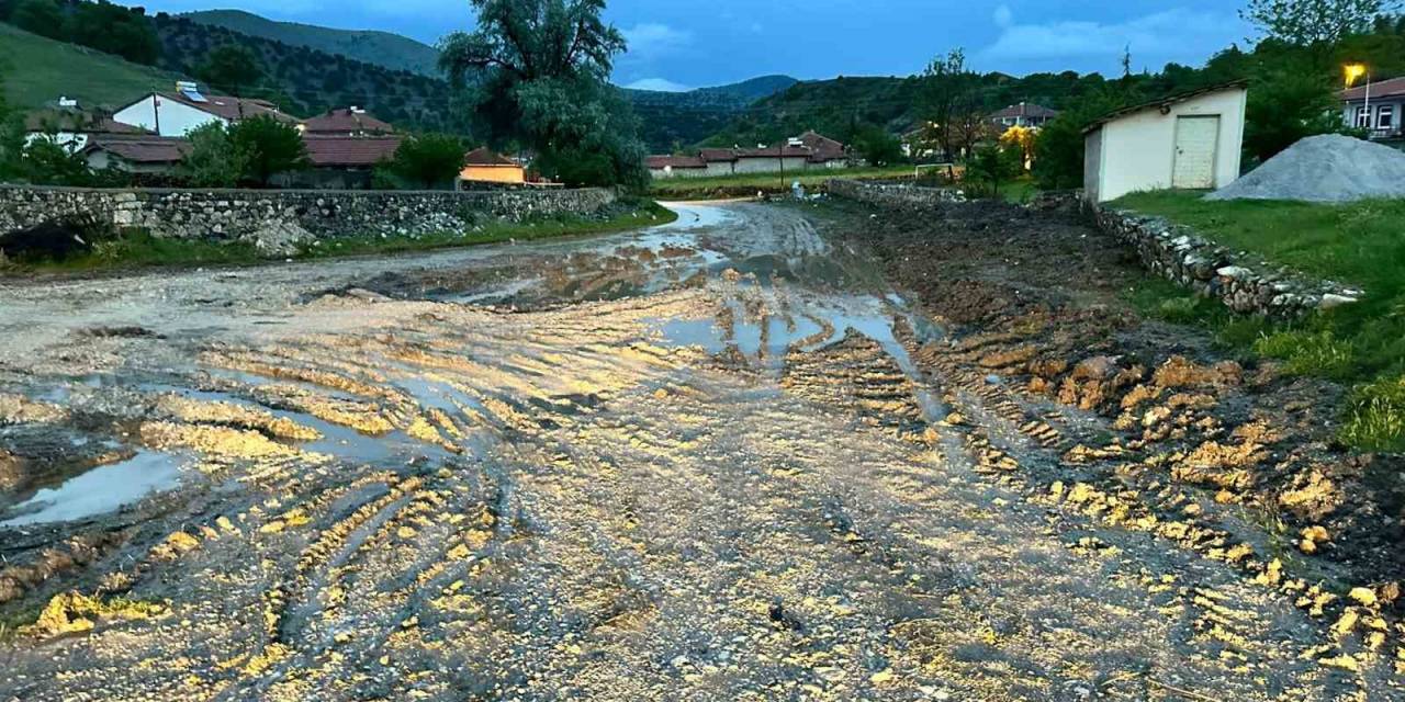 İki Gün Üst Üste Sel Baskını Yaşanan Köyde Büyük Çapta Maddi Hasar Oluştu