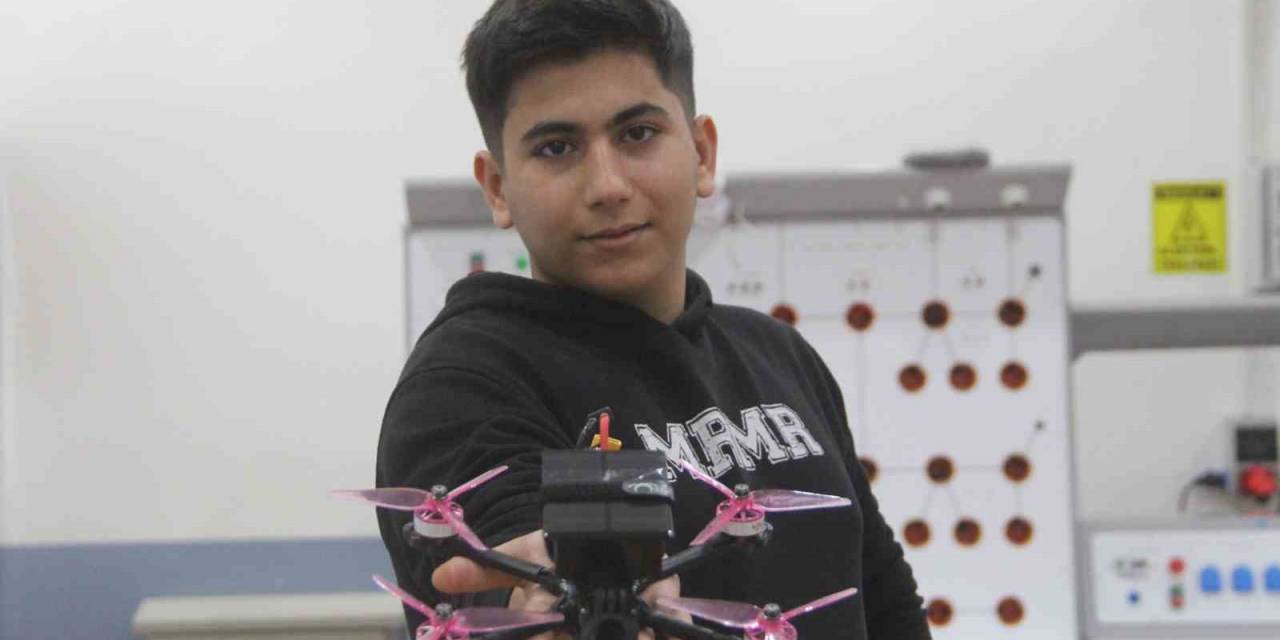 Depremden Dolayı Yarım Kalan Hayalini Elazığ’da Gerçekleştirdi, Güneş Enerjili Yarış Dronu Yaptı