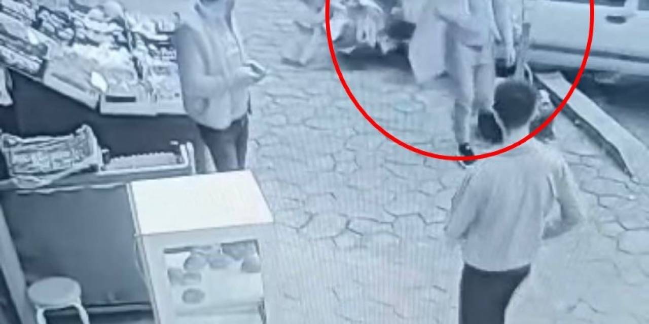 Otomobilin Altında Kalmaktan Saniyelerle Kurtuldu, Rahat Tavırları Dikkat Çekti