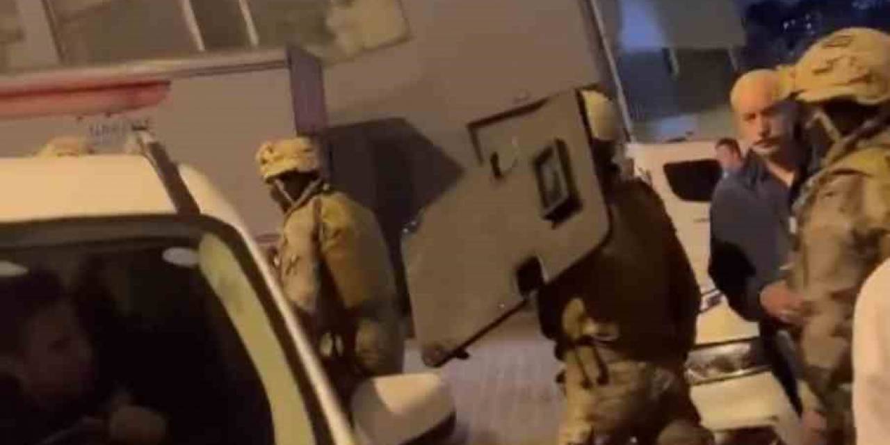 İstanbul’da Satırlı Koca Dehşeti: Eşini Ve Çocuklarını Rehin Aldı