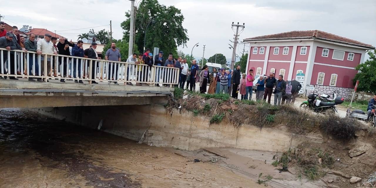 Sel Sularının Gelişini Meraklı Bakışlarla İzlediler