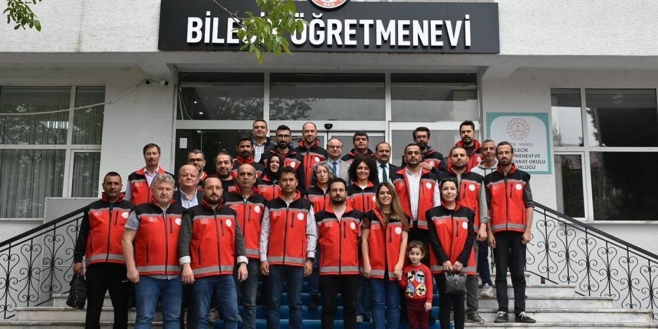 Deprem Bölgesine Giden Personele Plaketleri Takdim Edildi