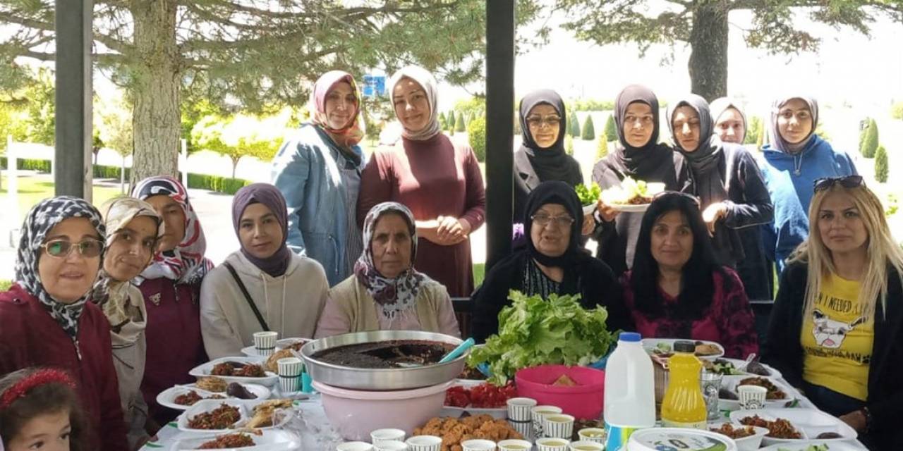 Depremzede Vatandaşlara Karaman’ın Lezzetleri Tanıtıldı
